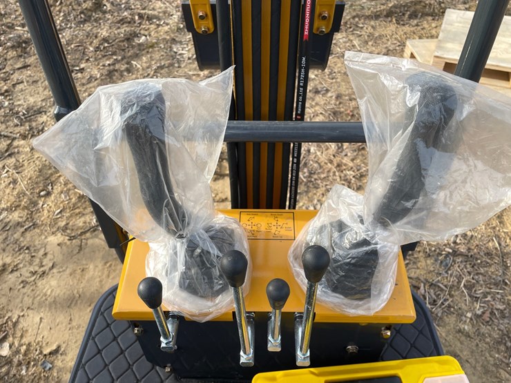 #1040-•-new-ats-rt12r-mini-excavator-image-14