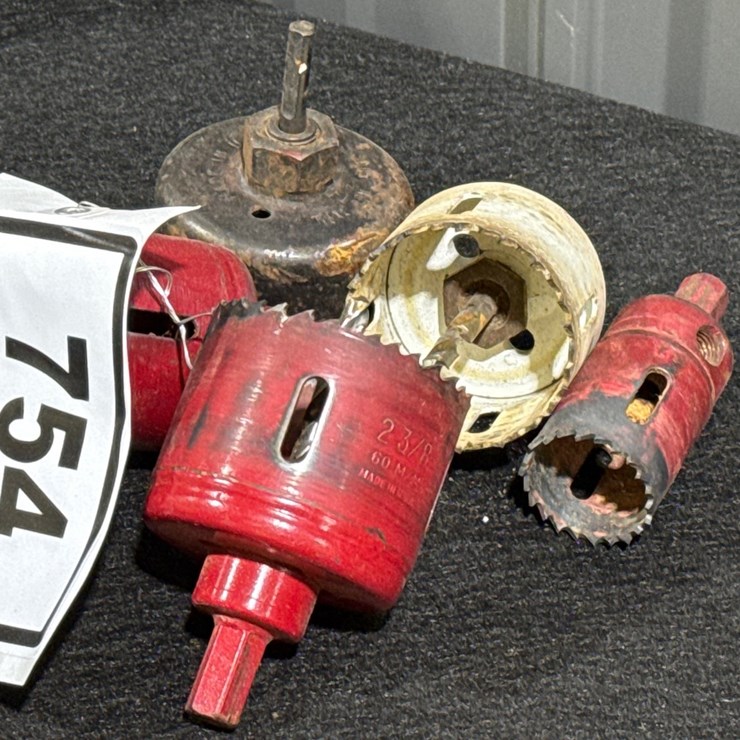 #754 • VARIOUS HOLE SAWS