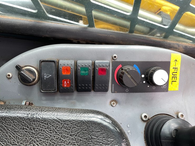 2013-gehl-rt210-image-25