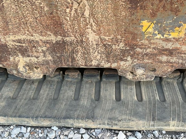 2017-takeuchi-tb240-image-48