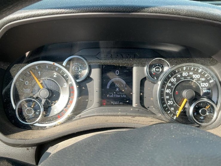 2022-dodge-3500-image-25