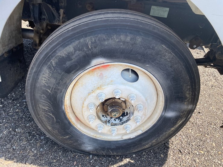 1995-peterbilt-330-image-15