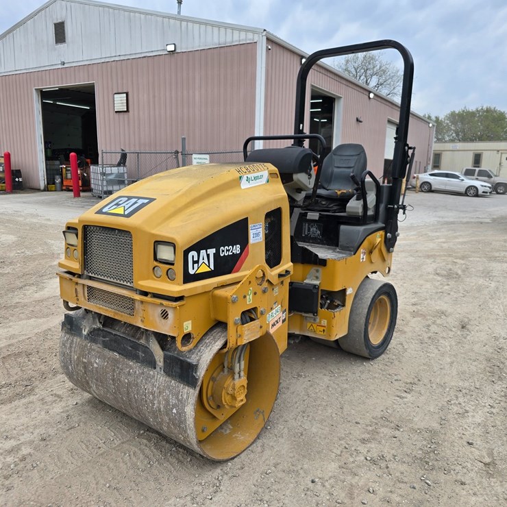 2018 CATERPILLAR CC24B