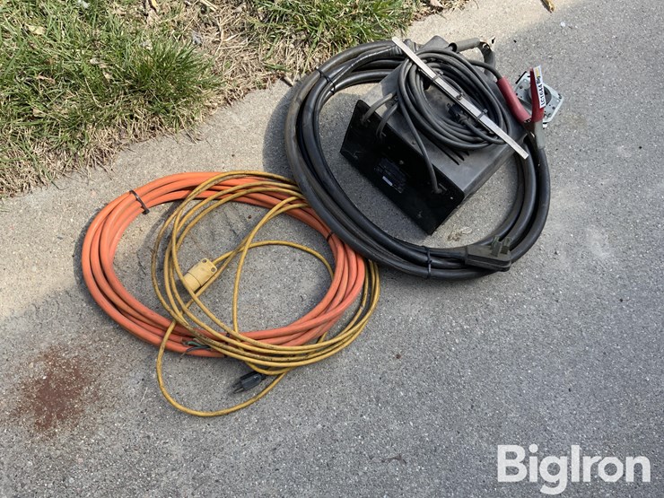 battery-charger-&-220v-cord-image-5