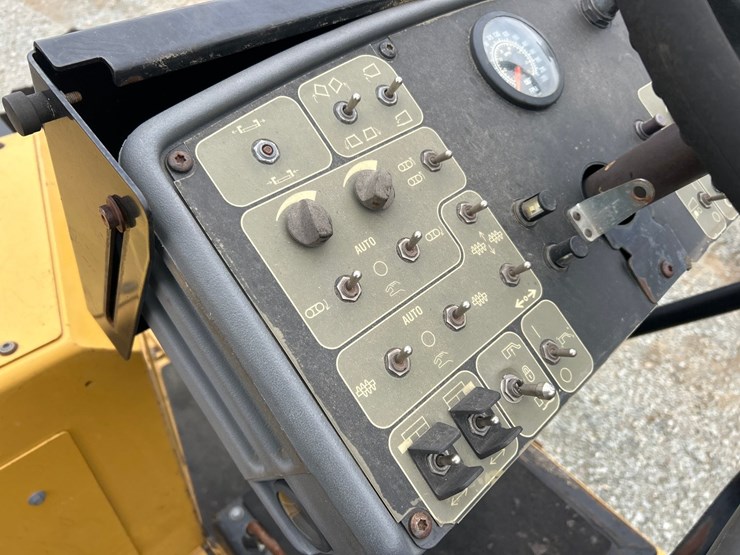 caterpillar-ap-600d-image-37