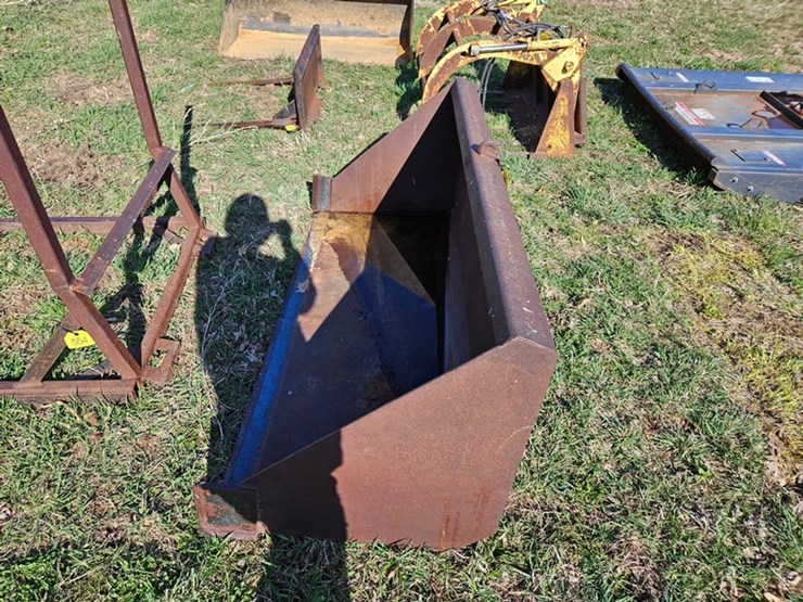 #555-•-72"-high-capacity-bucket-image-2