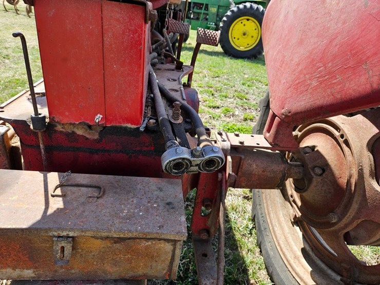 #525-•-farmall-super-m-tractor-image-17