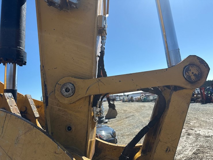 caterpillar-325-image-15