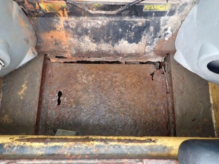 2010-caterpillar-232b-image-13