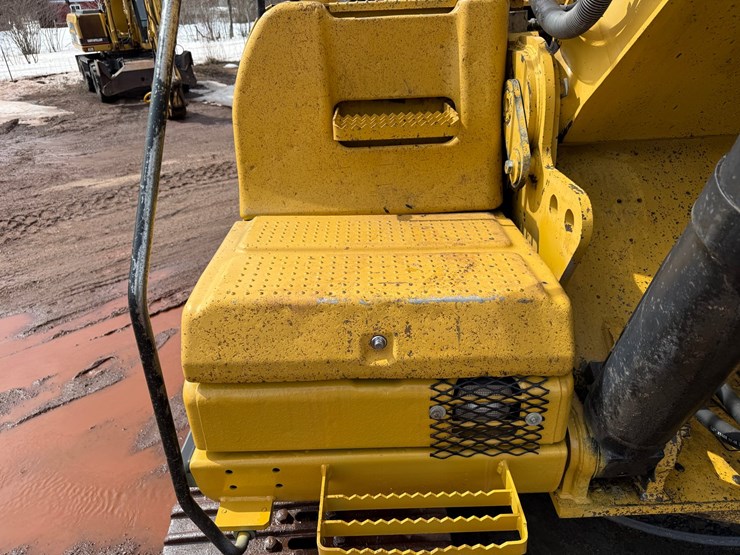 caterpillar-330d-image-61