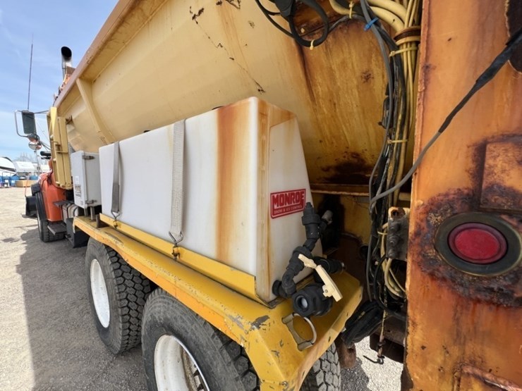 2007-sterling-l9500-image-20