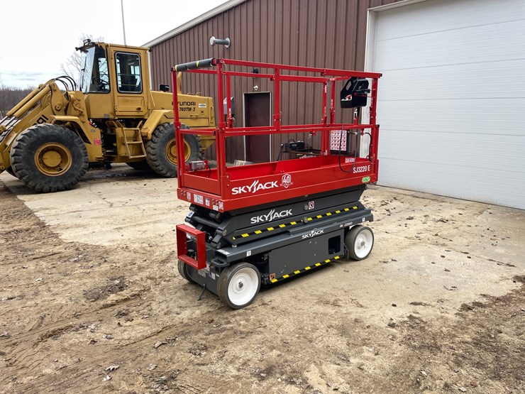 #7514a-•-2025-skyjack-sj3220e-electric-scissor-lift-image-6