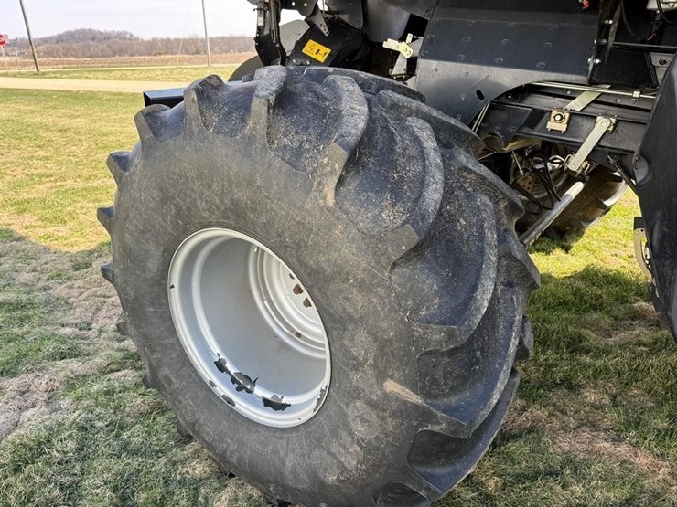 2014-case-ih-8230-image-25