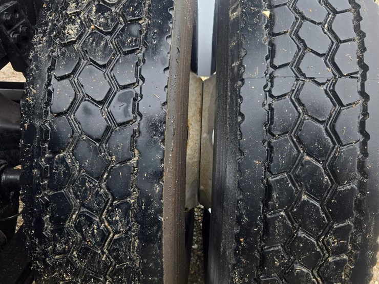 2012-freightliner-m2-106-image-87