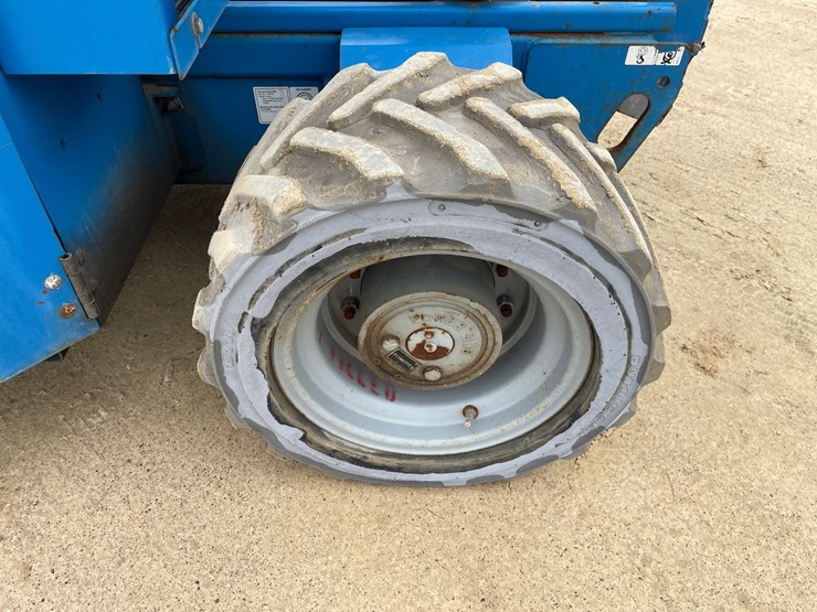 #7514-•-(s-2)-2012-genie-3369-rough-terrain-scissor-lift-image-61