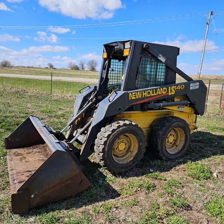 NEW HOLLAND LS140