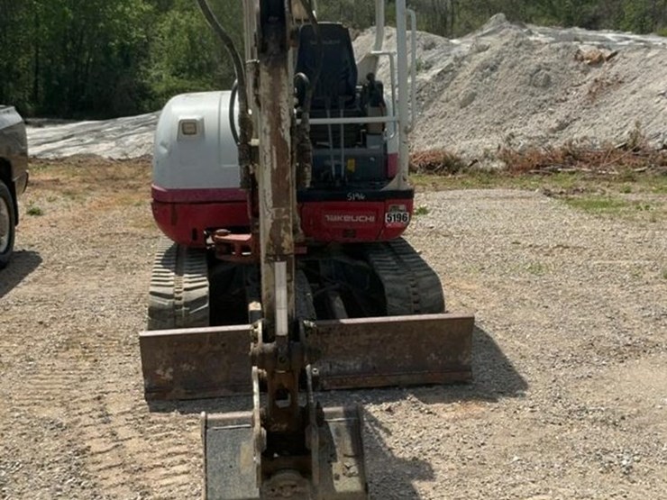 2017-takeuchi-tb240-image-7