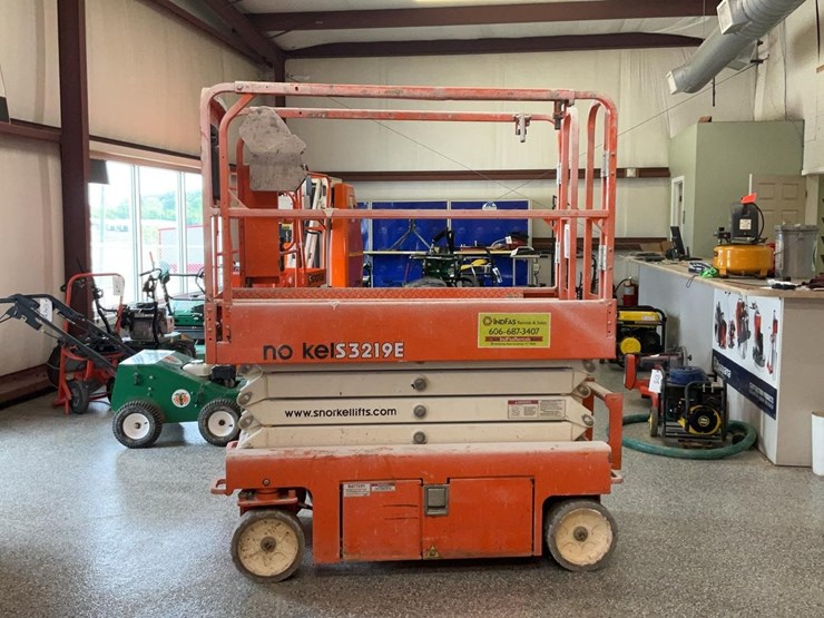 #412-•-2019-snorkel-19'-scissor-lift-image-16