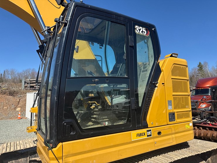 caterpillar-325-image-59