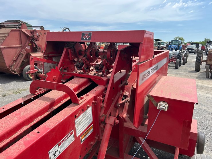 massey-ferguson-1835-image-10