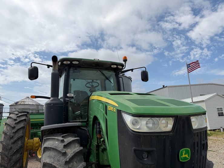 2012-john-deere-8285r-image-35