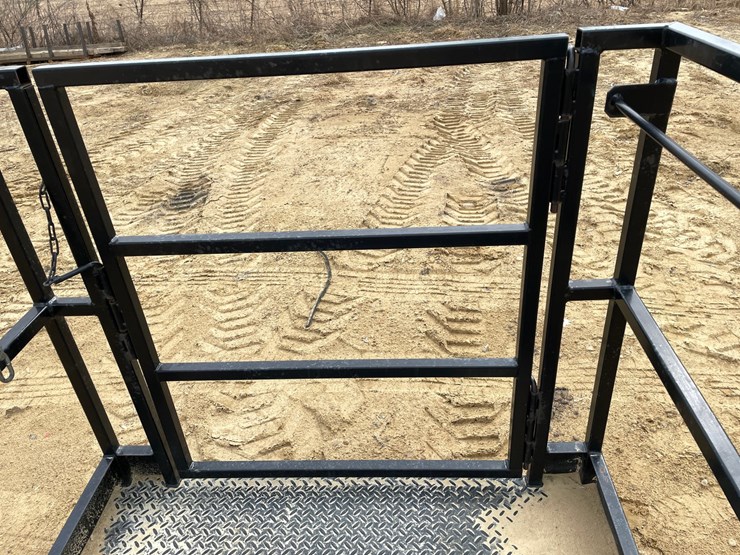 #7535-•-8'-work-platform-with-fork-pockets-image-7