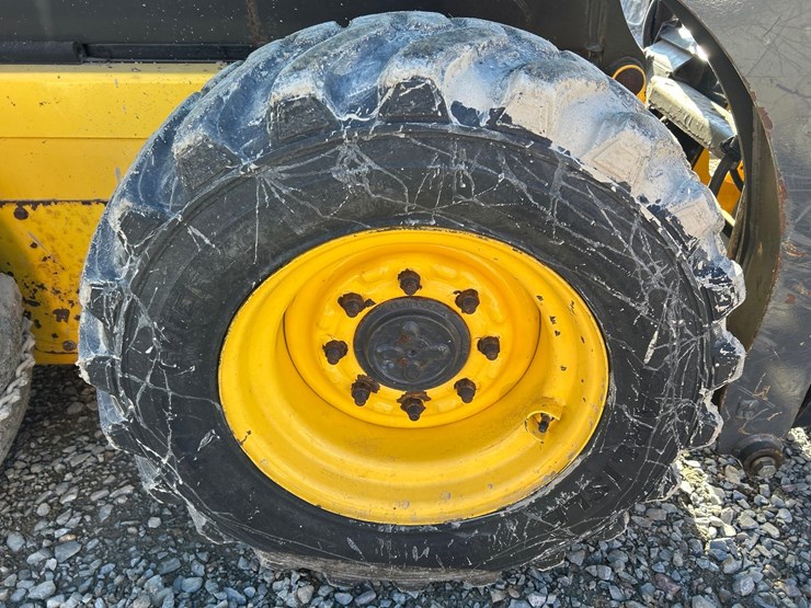 new-holland-l216-image-64