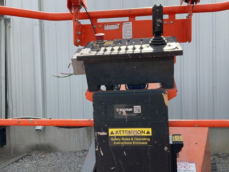 #311-•-snorkel-38'-articulating-lift-image-23