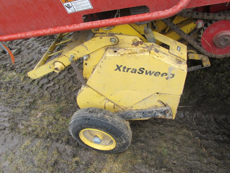 new-holland-br780-image-11