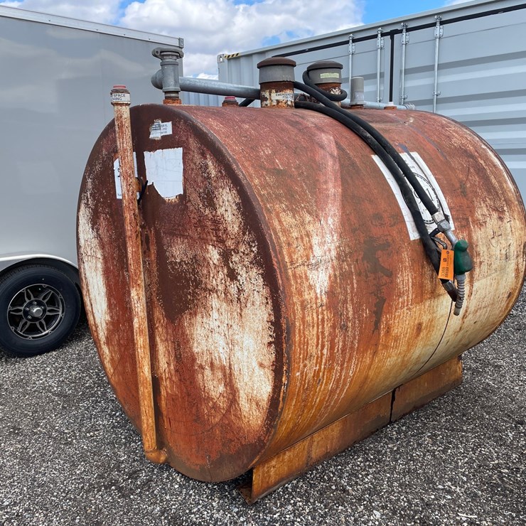 #3388 • Derson 1,000 Gallon Dual Wall Fuel Tank