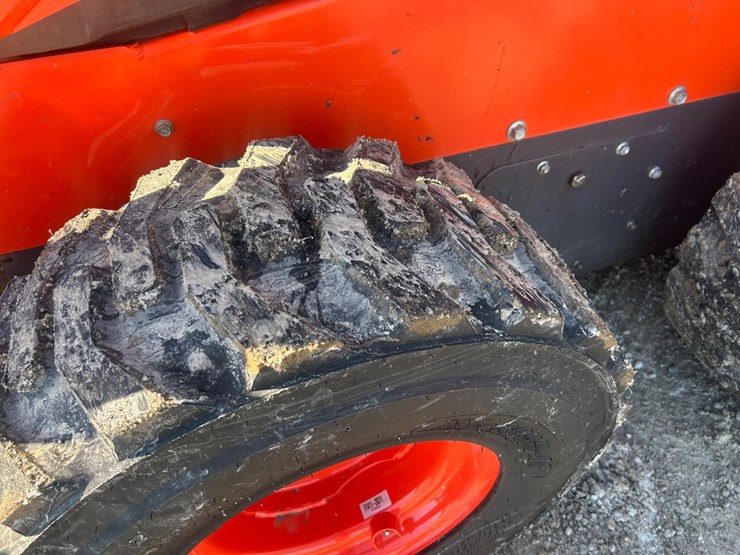 2018-kubota-ssv75-image-48