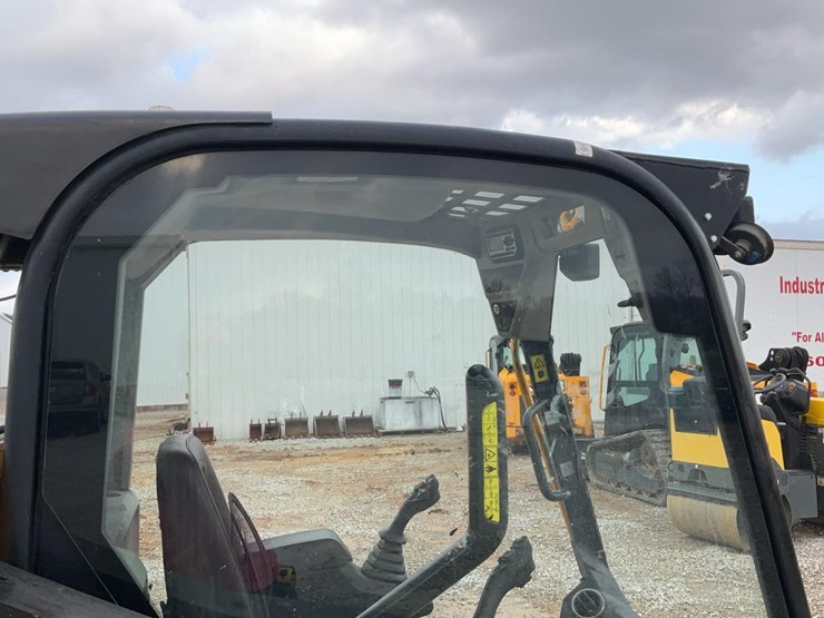 2021-jcb-215-image-36