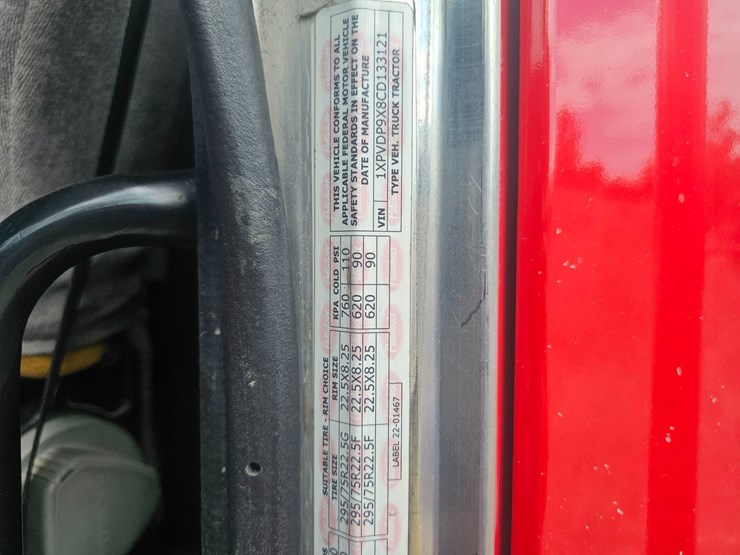 2012-peterbilt-384-image-77