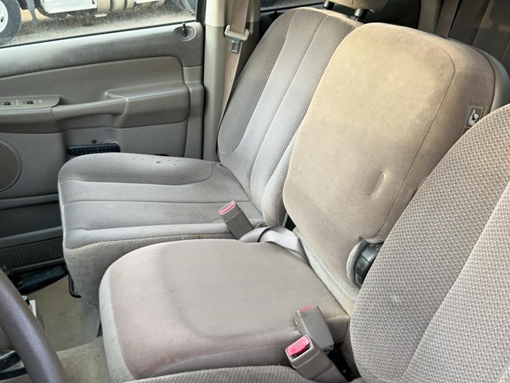 2004-dodge-2500-image-15