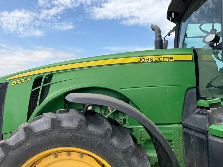 2012-john-deere-8235r-image-31