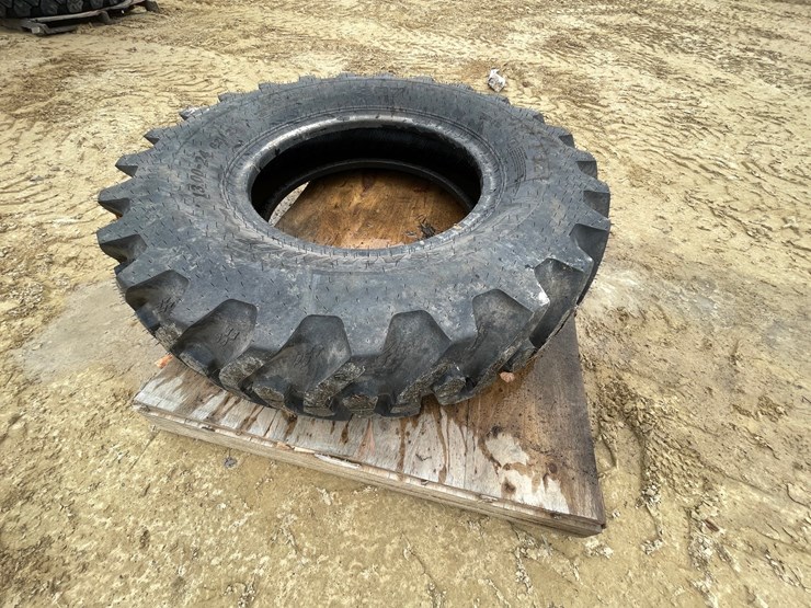 #7543-•-alliance-brand-telehandler-tire-image-2