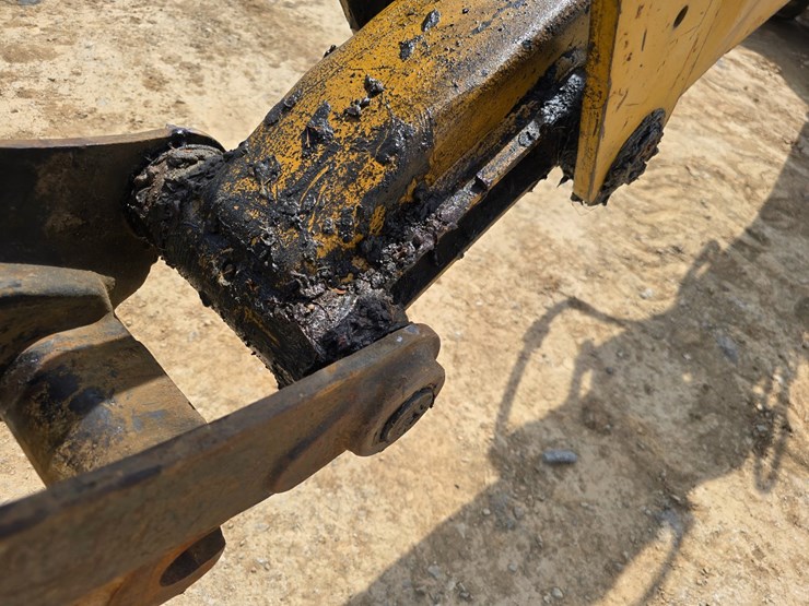 2005-caterpillar-420d-image-59