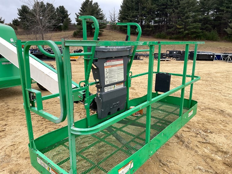 2016-jlg-400s-image-39