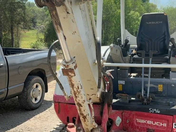 2017-takeuchi-tb240-image-29