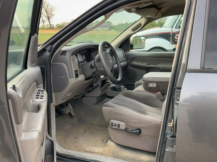 2004-dodge-2500-image-10