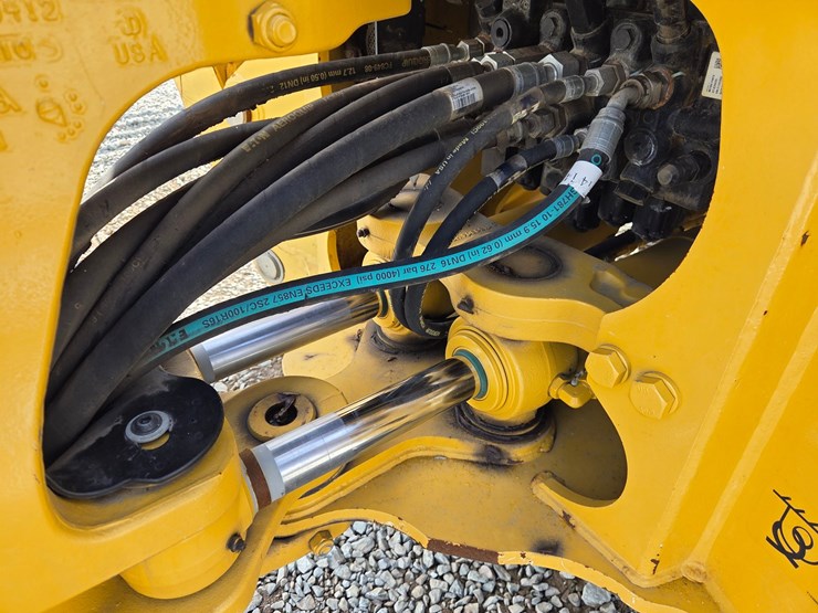 2019-deere-310-image-48