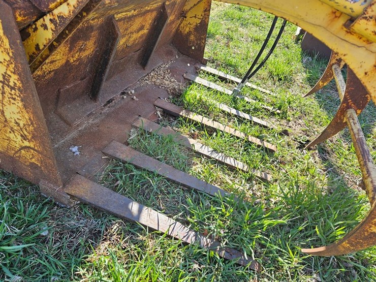 #552-•-55"-tine-grapple-bucket-image-11