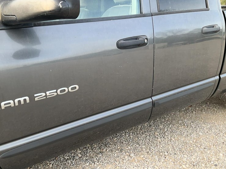 2004-dodge-2500-image-34