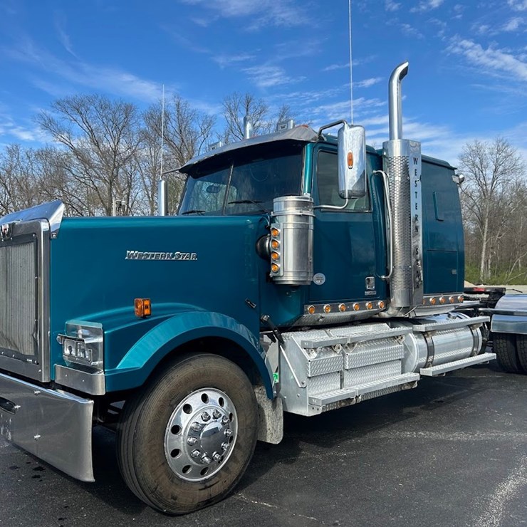2022 WESTERN STAR 4900