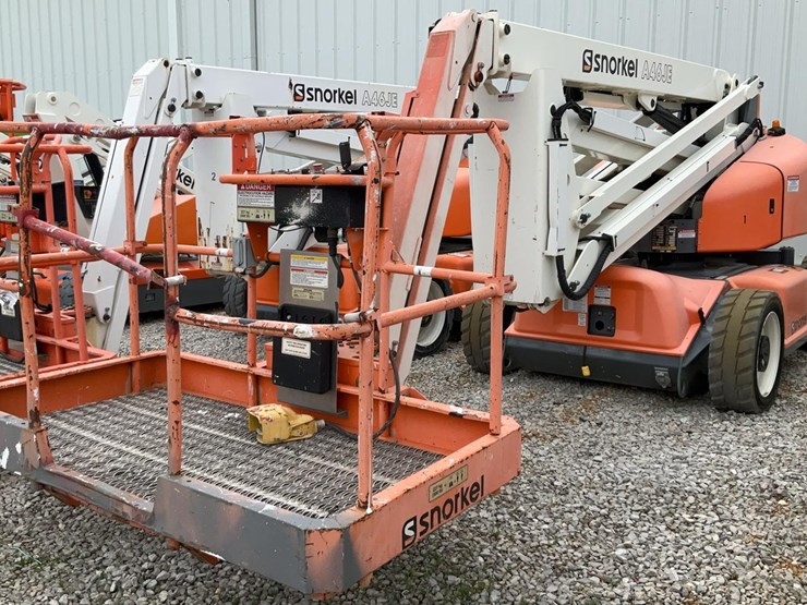 #306-•-2016-snorkel-46'-electric-articulated-boom-lift-image-1