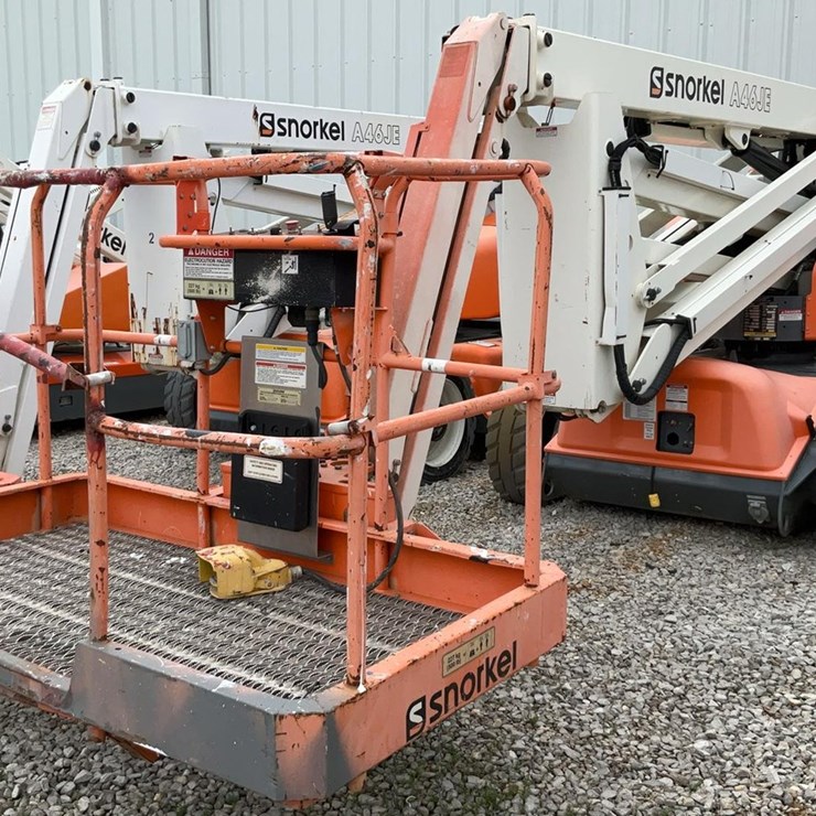 #306 • 2016 Snorkel 46' Electric Articulated Boom Lift