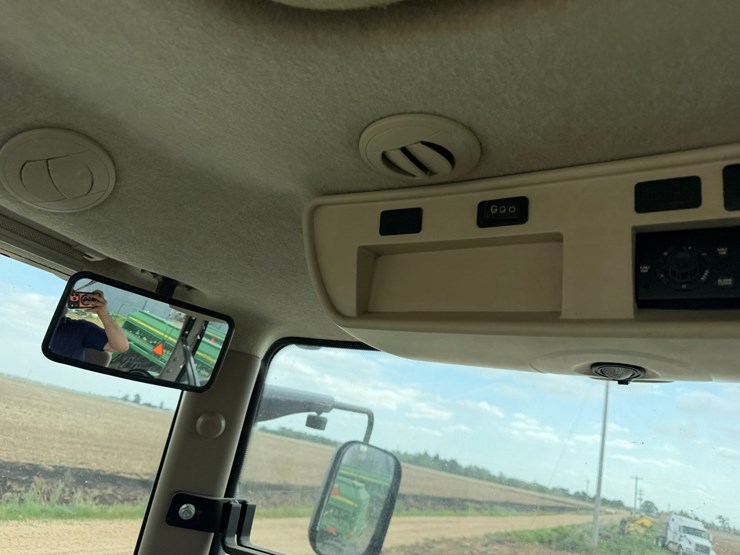 2012-john-deere-8285r-image-64