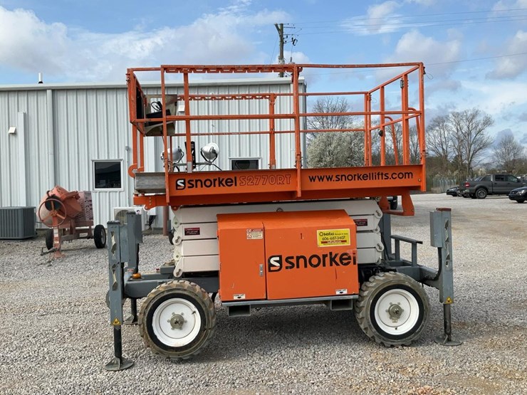 #400-•-2017-snorkel-4wd-rough-terrain-27'-scissor-lift-image-3