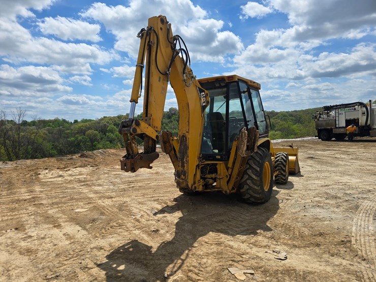 2005-caterpillar-420d-image-14