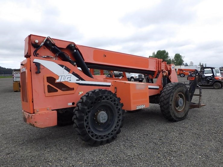 2011-jlg-10054-telescopic-reach-lift-image-5